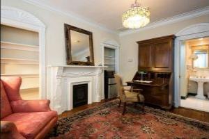 Charming Victorian Suite - Delightful Urban Retreat Hotel, Washington