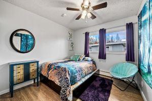 The Aurora Suite- quiet setting, minutes from the Airport & Downtown! Hotel, Anchorage