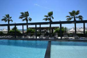 Luxury Premium Finese Hotel, Golem