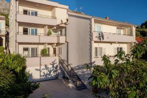 Apartments by The Sea, Makarska - 2677, Tucepi
