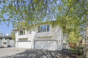 Remodeled central townhouse w/fireplace bike trails & parks, Anchorage