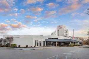 Crowne Plaza VIRGINIA BEACH TOWN CENTER by IHG Hotel, Chesapeake
