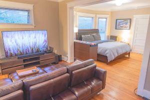 Chic Vintage Kitchen and Cozy Lounge - Inviting City Haven Apartments, Seattle