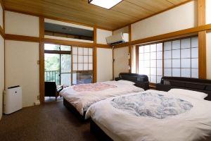 Yuuzuru Hotel, Ito