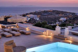 Paolas Sunset Hotel, Tourlos