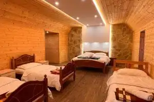 Bujtina Harusha Hotel, Bajraku i Thethit