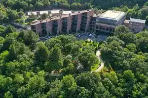 Hotel Aghveran, Arzakyand