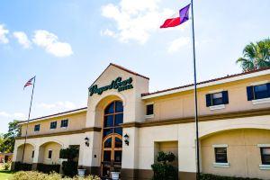 Vineyard Court Designer Suites Hotel, College Station