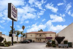Howard Johnson by Wyndham Hotel, Bakersfield