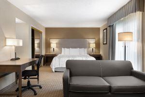 Eastland Suites Hotel & Conference Ctr, Trademark by Wyndham, Bloomington