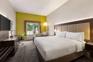 Holiday Inn Express & Suites by IHG, Redding