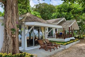 Blue Bay Bungalow Cottage, Samet Island