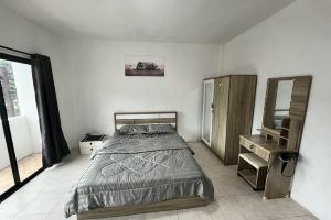 84 Bar & Guesthouse, Kathu