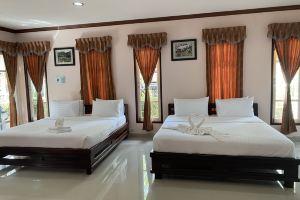 Dhammachart Riverview Resort, Samut Songkhram