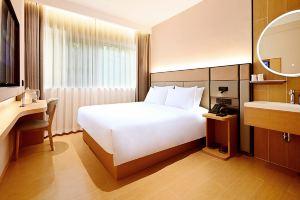 Huayi Select Hotel by Home Inn North Station Xizhimen People's Hospital, Beijing