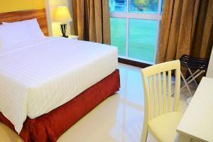 The Grand View Hotel, Male