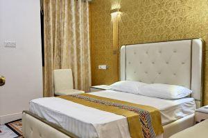 Ontrack Travel Hotel, Male