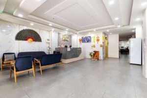 Rita Hotel near Tan Son Nhat Airport, Ho Chi Minh