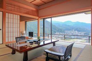 Koyoi Tenku Ni Asobu Shogetsu Hotel, Gero
