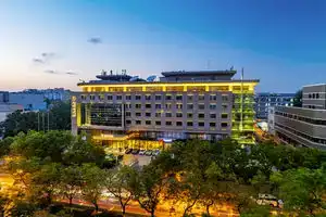 Beijing Oriental Mao Hotel (Nanluogu Lane Beixinqiao Subway Station), Beijing