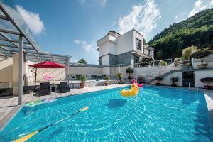 On this side of the mountain · Axin's home Eric designed swimming pool vacation Apartments, Hangzhou