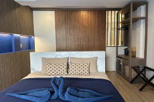 Calm Hotel, Kamala