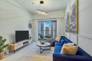 bnbme | Chic Apt w/ Balcony, 5 min to Burj Khalifa Apartments, Dubai