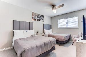 Reston NEW Bright, Airy Home w/ In Ground Pool & Grill Apartments, Plano