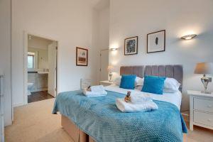 Crown Apartments by Week2Week, Newcastle upon Tyne