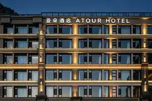 Dalian Xinghai Square Century City Sculpture Sea View Atour Hotel, Dalian