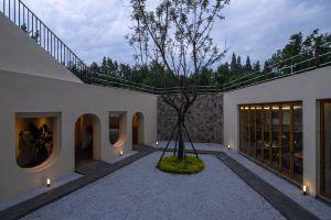 XIANZAI SHUIYUNSHU Forest Hot Spring Resort Hotel, Chengdu