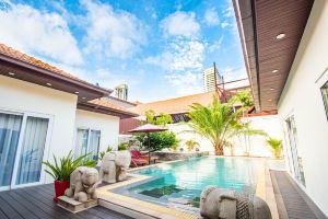 Seaside Villa 2 Pools,beach at 50m, Jomtien Beach