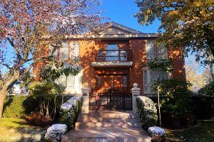Super Cosy 8B6B in heart near to airport Hotel, Vancouver