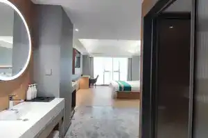 Rujia Huayi Select Hotel (Wuhan Huangjiahu University Town), Wuhan