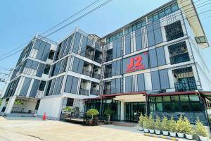 J2 Residence Apartments, Ban Du