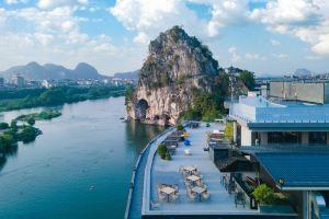 Li River Landscape · Riverside Courtyard Hotel( Elephant Trunk Hill and Two Rivers & Four Lakes), Guilin