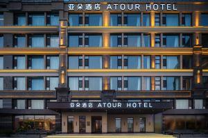 Dalian Xinghai Square Century City Sculpture Sea View Atour Hotel, Dalian
