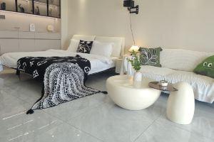 Qiyu Light Luxury Homestay (Grand Tang Mall TV Tower Subway Station), Xi'an
