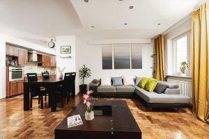 Lumina spacious apartment near the Warszawa Zachodnia station, Warsaw