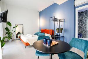Floris: modern studio in the heart of city center, Bari
