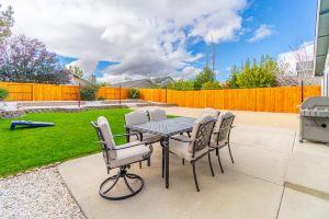 Modern Western Retreat Pet Friendly 4 bed 2 bath Hotel, Reno