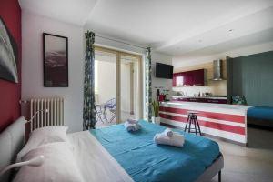 Sky Gate - Red Suite by the Airport Hotel, Bari