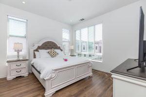 Master Bedroom with King Bed Central Location, Irvine