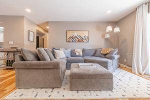 Vibrant Boho Home | 3 Bed | Pet Friendly l UNR Apartments, Reno