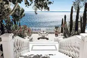Leon Villas, Nikiti
