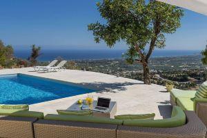 Villa Candice, Adelianos Kampos