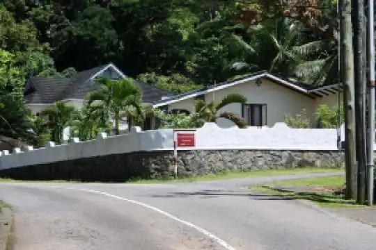 Studio in Mahe, with Wonderful Sea View, Furnished Terrace and Wifi - 20 km from The Beach, Eden Island