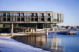 Farris Bad, Larvik