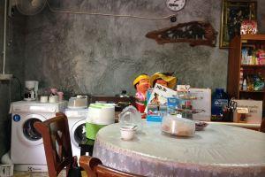 Malin House Apartment 1, Trang