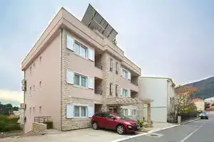 Apartments Holiday, Petrovac